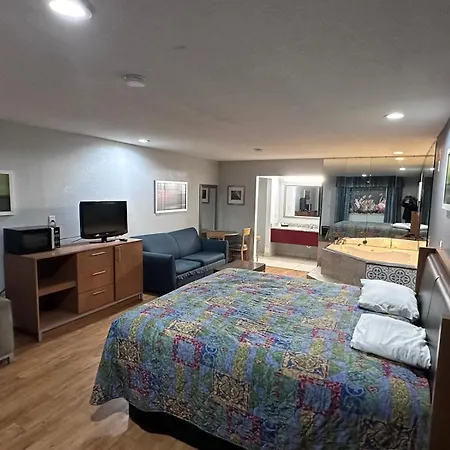 Mustang Inn And Suites-2