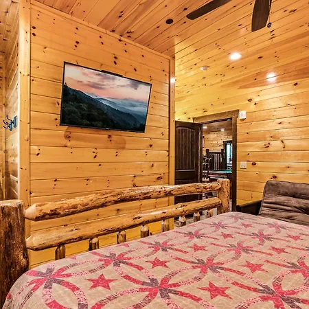 The Majestic Pine Retreat By Stony Brook Cabins-3