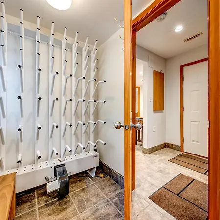 Snowy Creek 30 - Ski In Ski Out, Private Hot Tub, Short Walk To Whistler Village-2