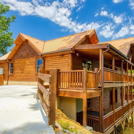 Majestic Splash-8 Bedroom, Indoor Pool, Hot Tub, 560 Free Tickets Each Paid Day-3