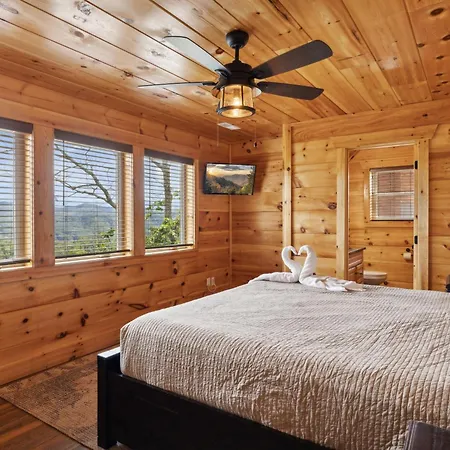 Oakley Lodge: Luxury Cabin W/ Mtn Views Indoor Pool • Hot Tub-3