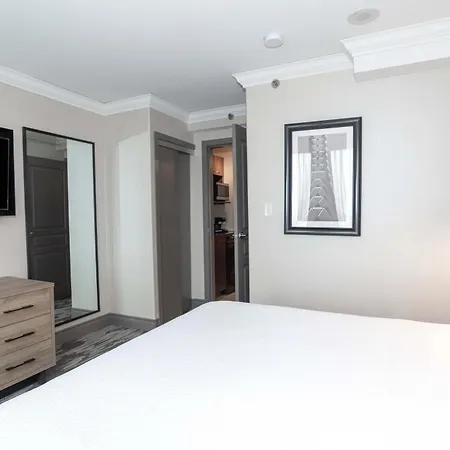 Sandman Signature Toronto Airport Hotel-2