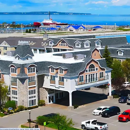 Hamilton Inn Select Beachfront Mackinaw City-3