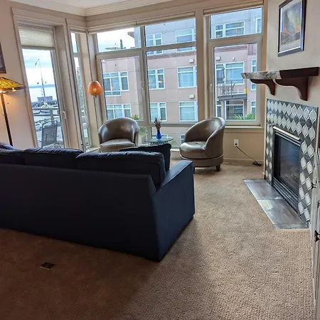 New Downtown 2 Beds, 2 Baths Waterfront Alaska 335-2