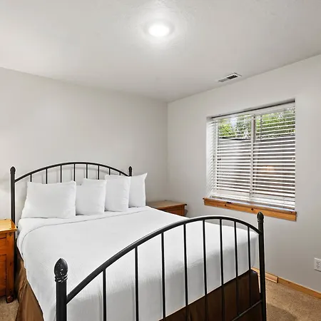 Bear Hollow Village By All Seasons Resort Lodging-3
