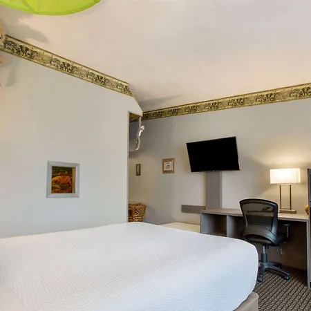 Days Inn & Suites By Wyndham Moncton-2