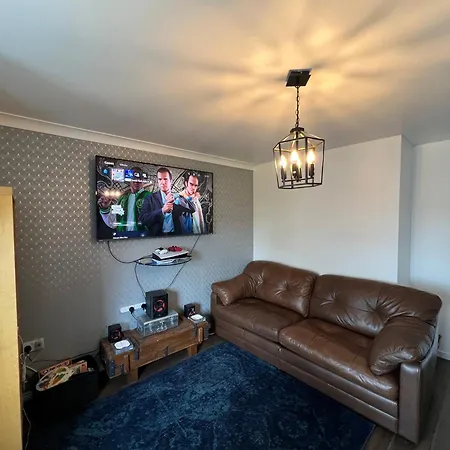 Numero Uno Detached Aparthouse 7 Bedroom Hot Tub Wifi Parking Contractors And Group Friendly-2
