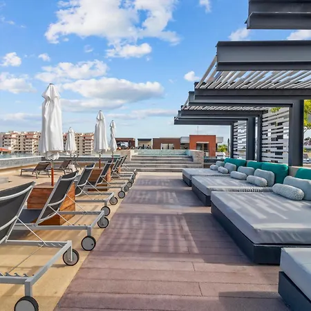 Rooftop Pool, Bar And Gym, Romantic Zone Stay-2