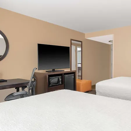 Hampton Inn & Suites Madison Downtown-3