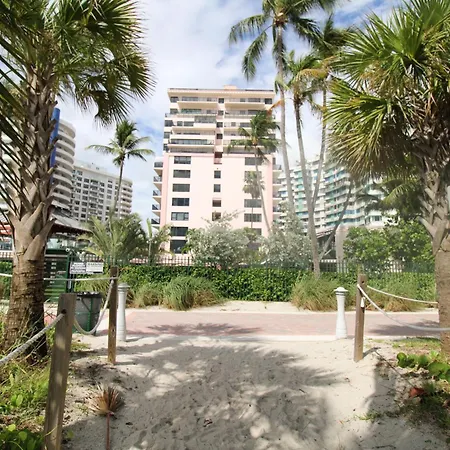 Alexander 1211 Beachfront Condo With Direct Beach Access, 2 Pools, Sauna, Gym-3