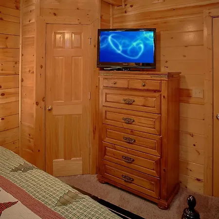 A Mountain View Theater Lodge Holiday Home-2