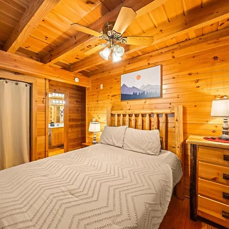 Alpenhaus Cozy Log Cabin - 2 Bedrooms, Hot Tub, Amazing Location!-2