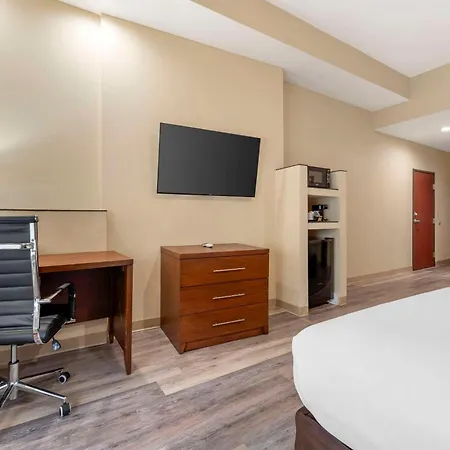 Comfort Suites Monaca-3