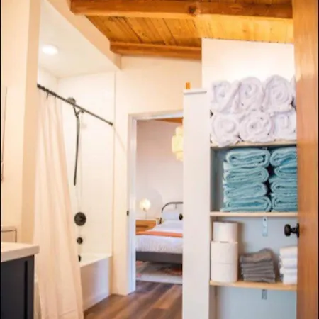 Hanky Panky Romantic Cabin-3
