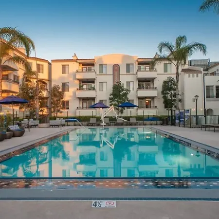 Lux One Bedroom Condo With Garden View-3