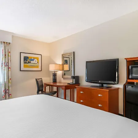 Best Western Plus University Park Inn & Suites-3