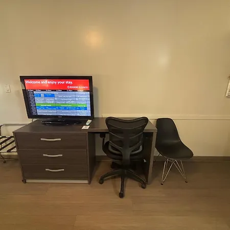 Super 8 By Wyndham Macleod Trail Calgary-3