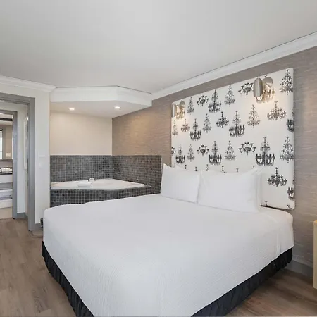Sandman Signature Toronto Airport Hotel-3
