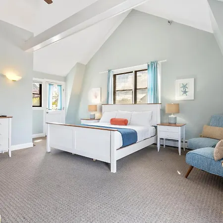 The Lighthouse Inn & Suites-3