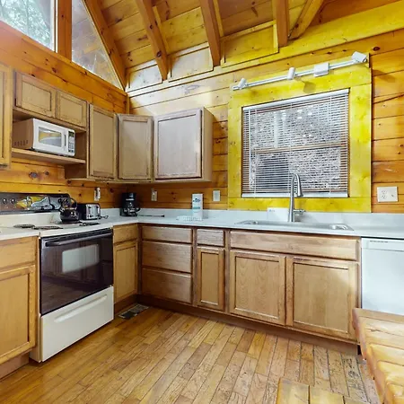 Sugar Bear Cabin-3