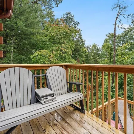 Foxes' Den Cabin With Private Hot Tub-3