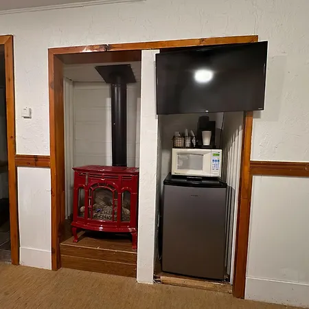 Three Pines Cabins-3