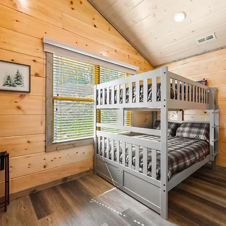 Modern 4 Bedroom Cabin In Timeless Resort Near Parkway And Dollywood With Game Room And Hot Tub-2