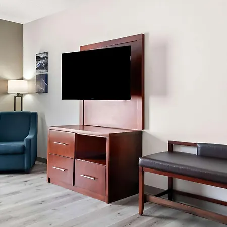 Holiday Inn Express & Suites Southfield - Detroit-3