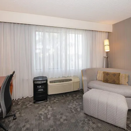 Courtyard By Marriott Newark Silicon Valley-3