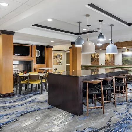 Fairfield Inn & Suites By Marriott Commerce-2