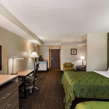 Quality Suites Milwaukee Airport-2