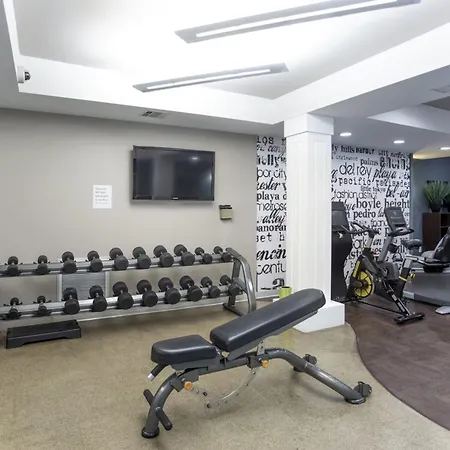 Beverly Hills 2 Bed 2 Bath Penthouse With Den And Parking 414-2