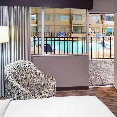 Wyndham Garden Westlake-2