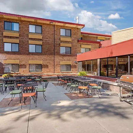 Best Western Plus Landmark Inn-3