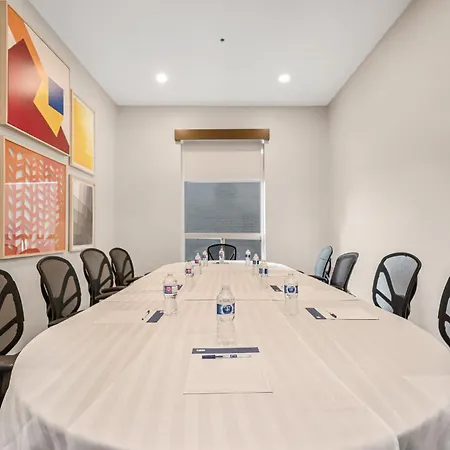 Holiday Inn Express Hotel & Suites-Edmonton South By Ihg-3