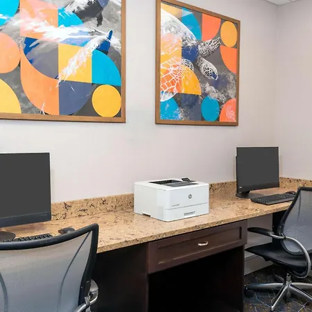 Hampton Inn And Suites Clearwater Beach-3