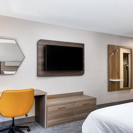 Holiday Inn Express & Suites - Green Bay East By Ihg-3