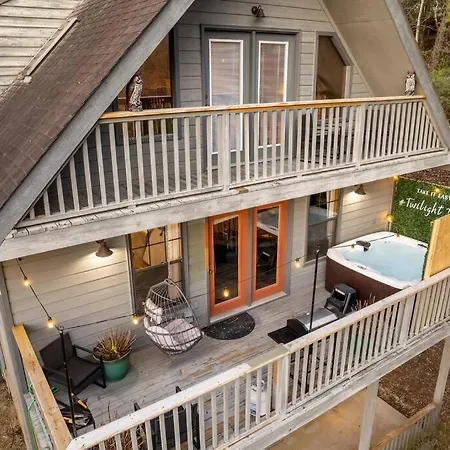Twilight Timber - Pet Friendly Cabin With Hot Tub, And Game Room-2