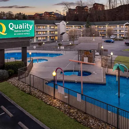 Quality Inn & Suites At Dollywood Lane-2