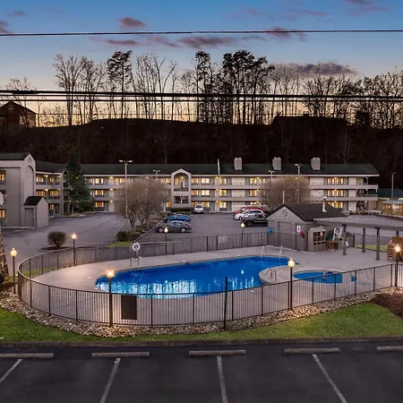 Quality Inn & Suites At Dollywood Lane-3