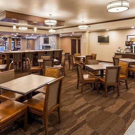 Best Western Plus Lincoln Inn & Suites-3