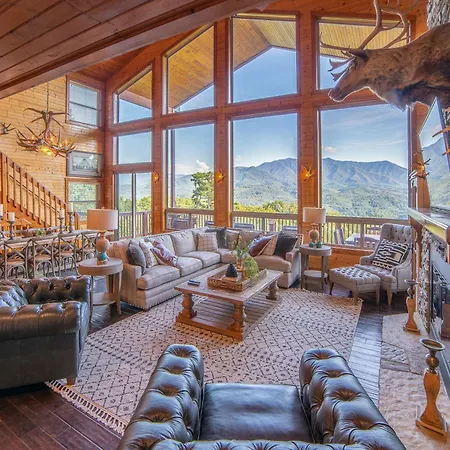 Million Views Hot Tub Game Room Sleeps 25-2