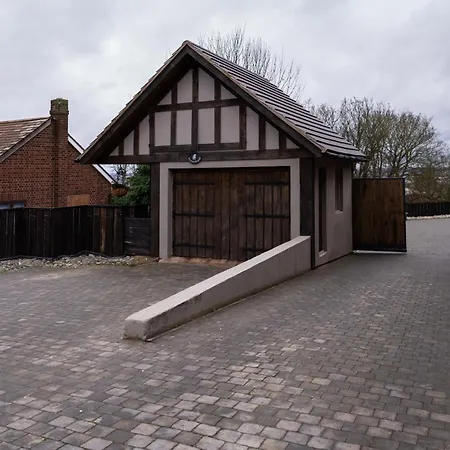 The Ridge London - Luxury Designer Villa With Hot Tub And Sauna, Bexley Borough Of London-2