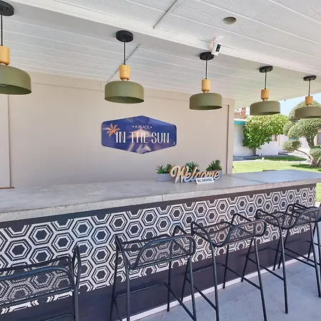 A Place In The Sun Hotel - Adults Only Big Units, 24H Heated Pool & Spa In 1 Acre Park Prime Location, Dog Friendly, Top Midcentury Modern Boutique Hotel-3