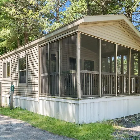 Moody Beach Camping Resort Cottage-3