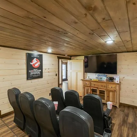 Honey Bear Hideaways - Luxury Cabin With Infinity Pool, Breathtaking Mountain Views & Sunset Decks-3
