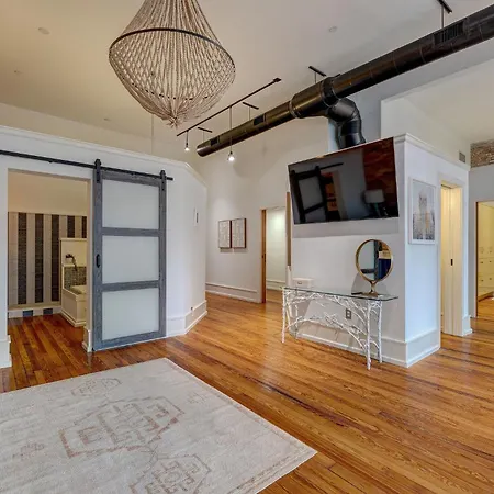 Luxe 220, Unit 4 - Penthouse With Spa Bath & Soaking Tub-3