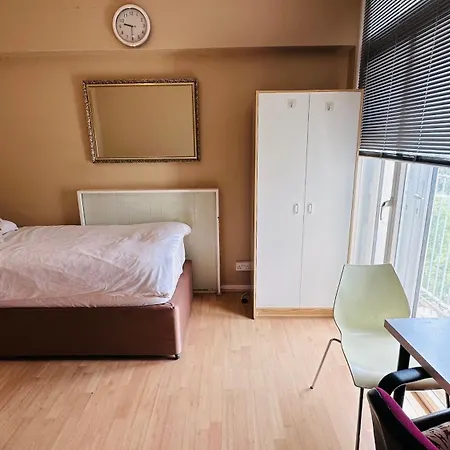 Twin Room In Central London-3