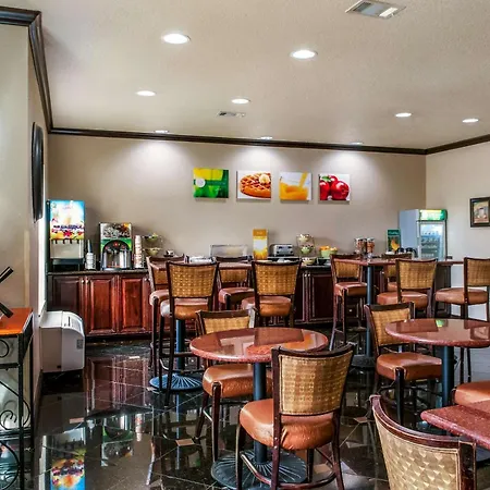 Quality Inn & Suites Slidell-3