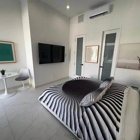 Men Only Clothing Option Guesthouse Near Wilton Manors-2